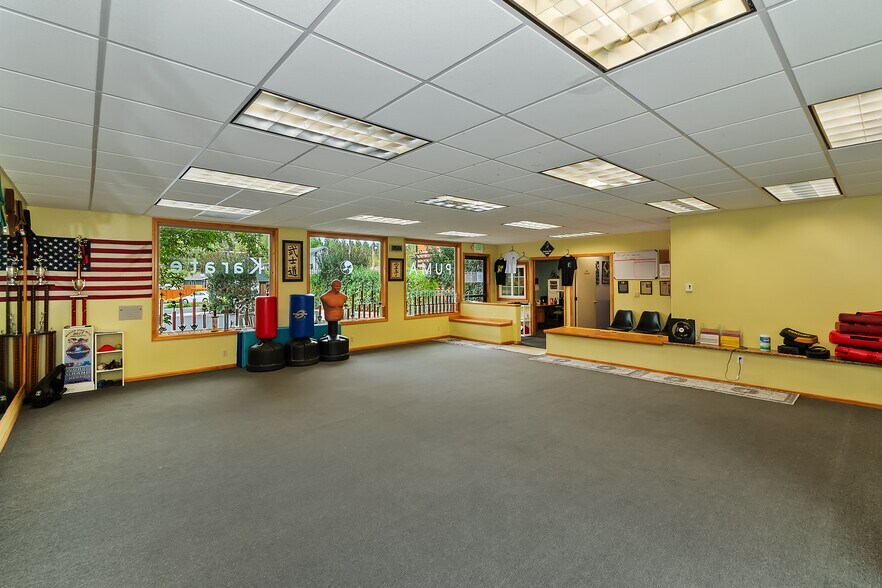 More Photos Of 42561 Moonridge Rd, Big Bear Lake Office For Sale