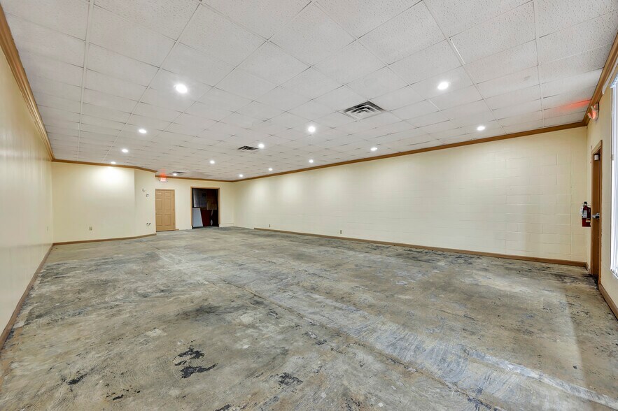 More Photos Of 5060-5062 Pleasant Ave, Fairfield Flex For Sale