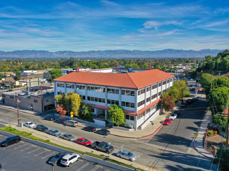 Primary Photo Of 5530 Corbin Ave, Tarzana Office For Lease