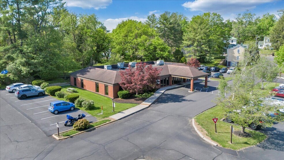 More Photos Of 112 Houston St, Lexington Medical For Sale