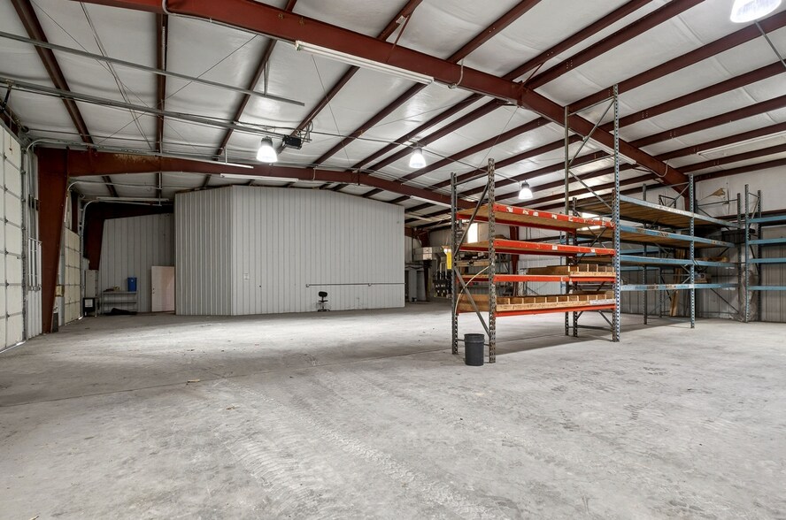 More Photos Of 350 5th S ave, Baxter Industrial For Lease