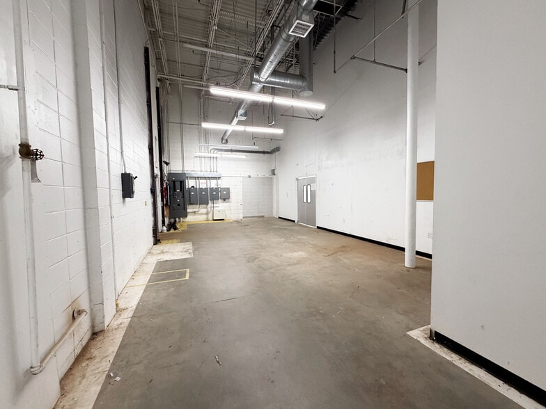 More Photos Of 2502-2504 50th St, Lubbock Freestanding For Lease