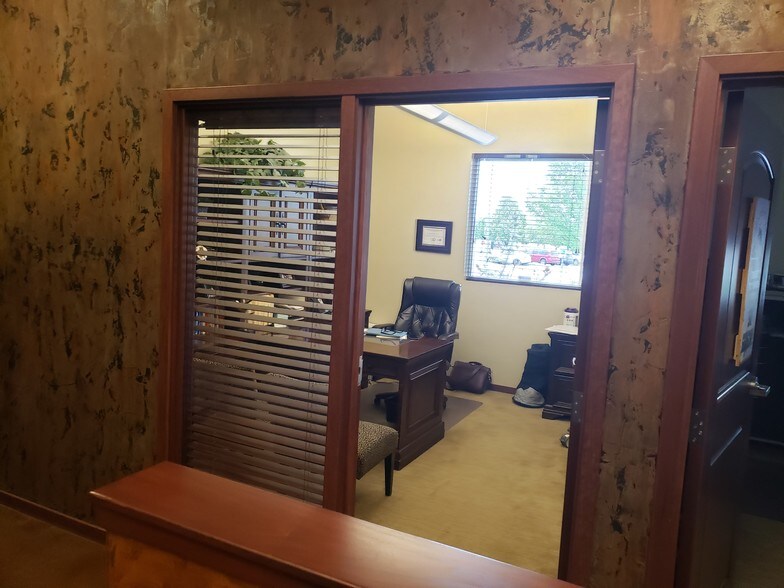 More Photos Of 7525 S Union Park Ave, Sandy Bank For Sale
