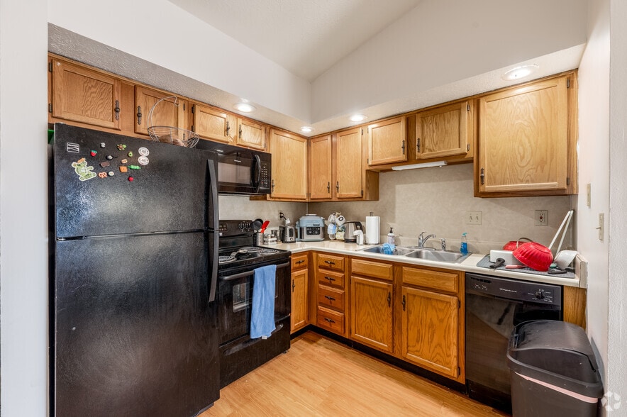 More Photos Of 400 S Grant St, West Lafayette Apartments For Sale