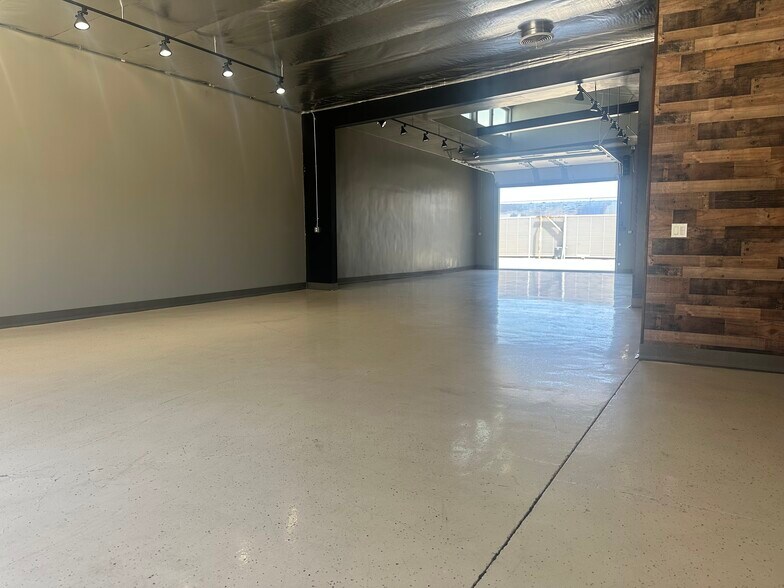 More Photos Of 7255 Atoll Ave, North Hollywood Manufacturing For Lease