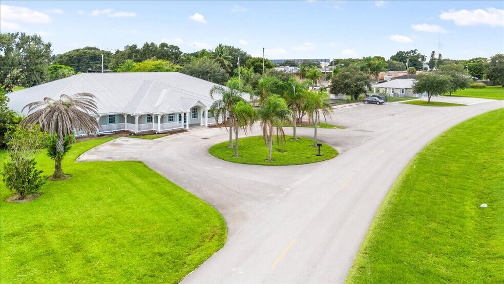 More Photos Of 180-190 Basilan Crescent, Clewiston Daycare Center For Sale
