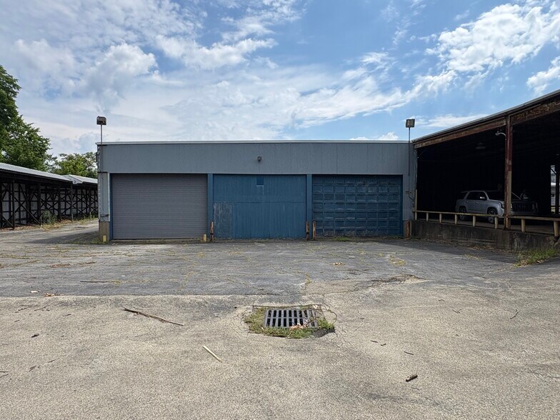 More Photos Of 1 Chicago Ave, Elizabeth Warehouse For Sale