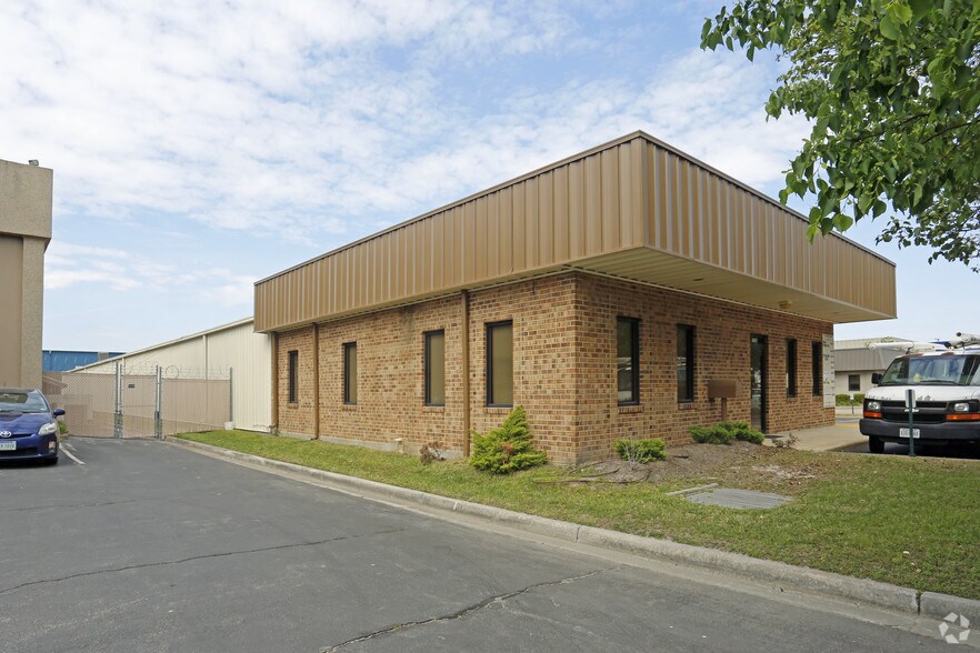 More Photos Of 1720 Lambert Ct, Chesapeake Showroom For Lease