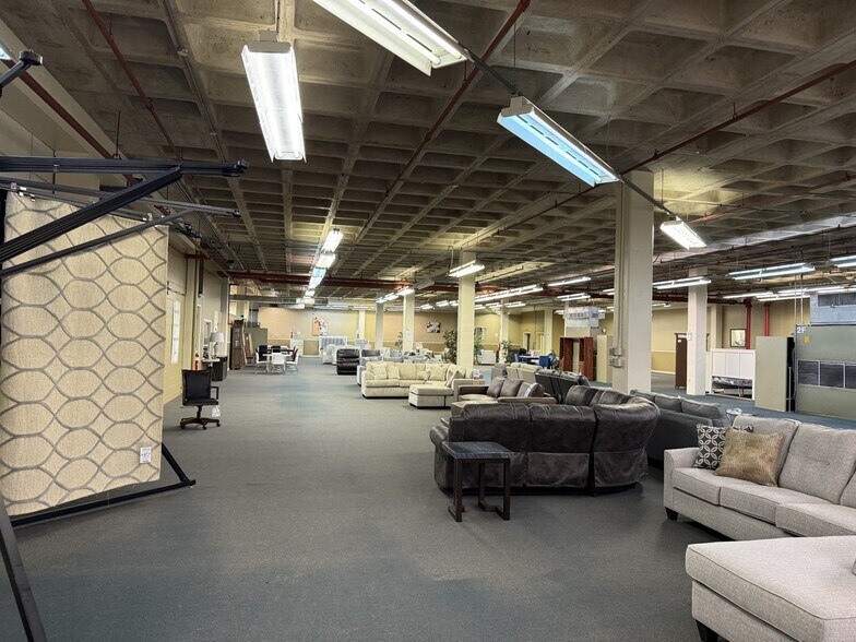 More Photos Of 3949 Euphrosine St, New Orleans Distribution For Sale