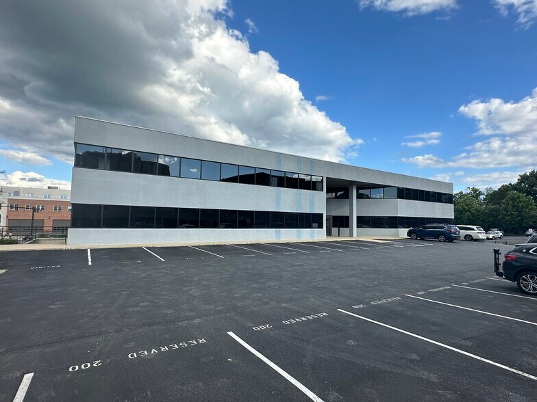 More Photos Of 4084 University Dr, Fairfax Office For Sale