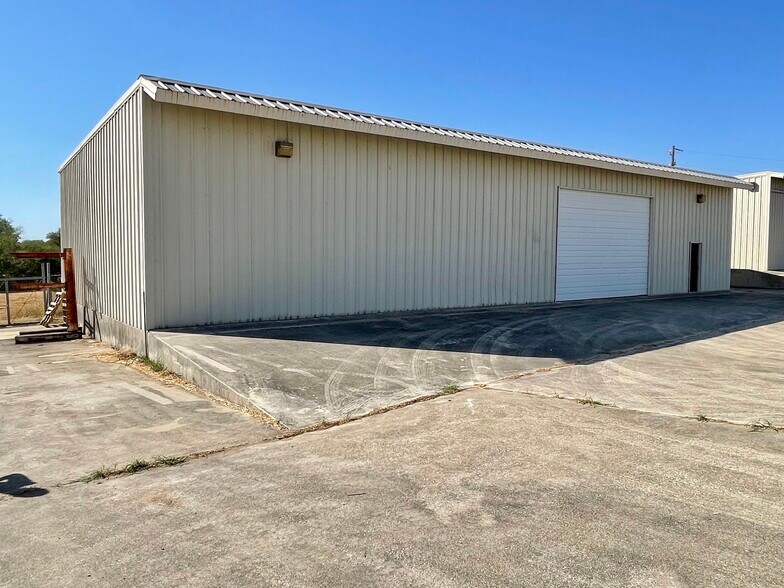 More Photos Of 161 County Road 777, Devine Industrial For Sale