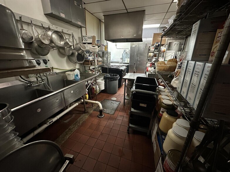 More Photos Of 1427 W Galena Ave, Freeport Freestanding For Sale