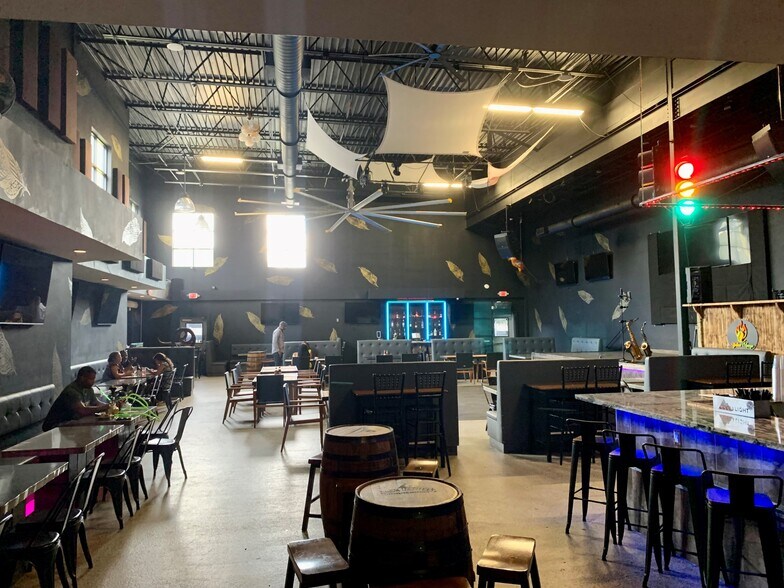 More Photos Of 1608 E State Road 60, Valrico Restaurant For Sale