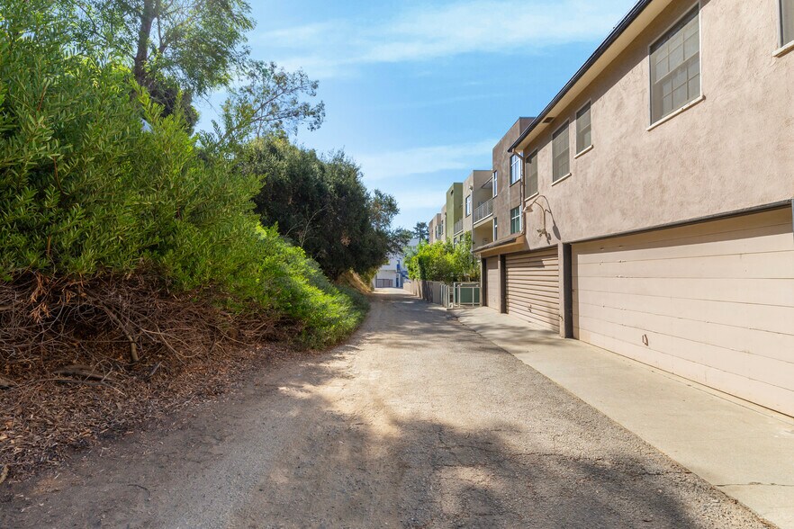 More Photos Of 11737 Bellagio Rd, Los Angeles Multifamily For Sale