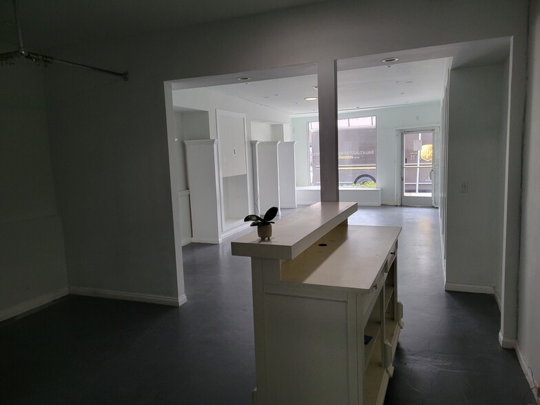 Primary Photo Of 13638 Ventura Blvd, Sherman Oaks Storefront For Lease