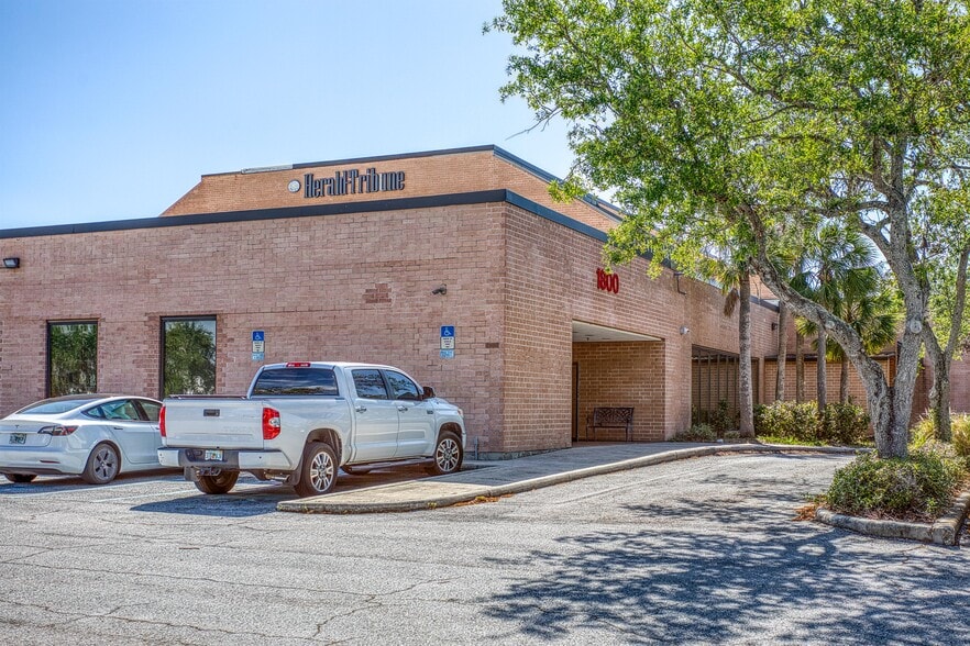 More Photos Of 1800 University Pky, Sarasota Warehouse For Sale