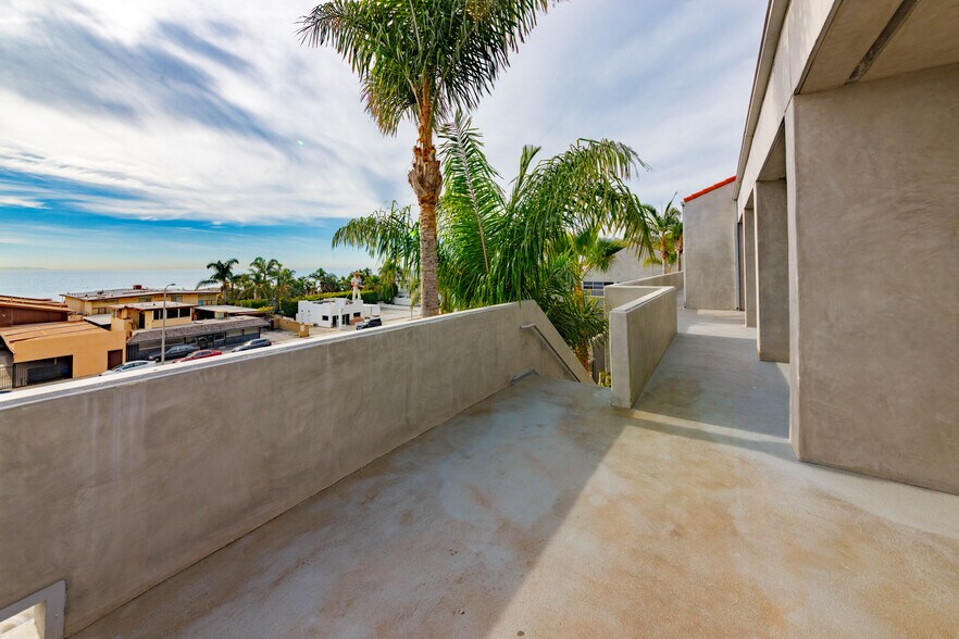 More Photos Of 22809 Pacific Coast Hwy, Malibu Medical For Sale