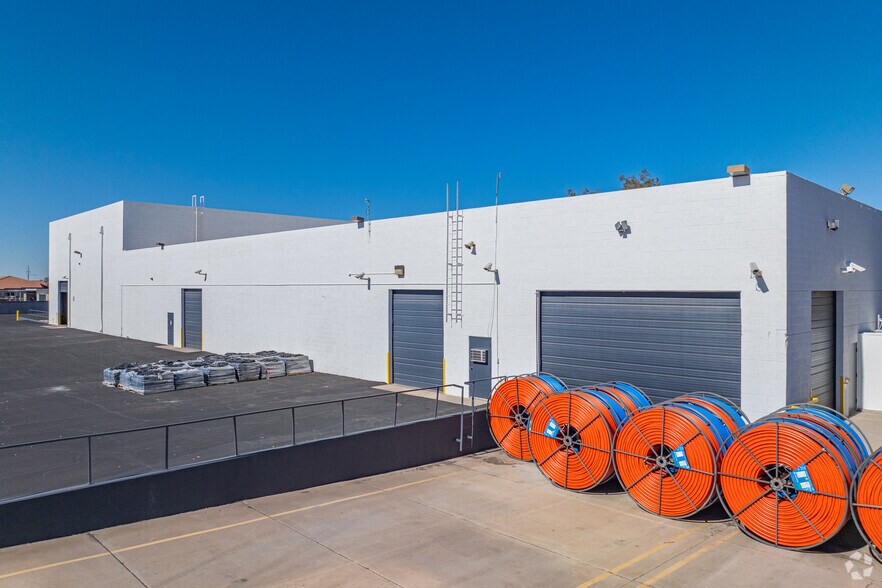 More Photos Of 2727 W Grovers Ave, Phoenix Warehouse For Sale