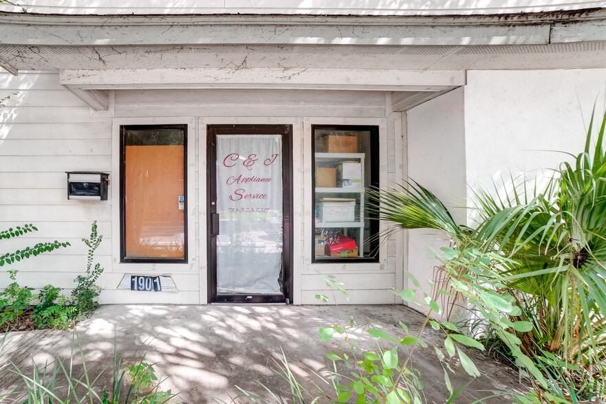 More Photos Of 1901 Waugh Dr, Houston General Retail For Sale