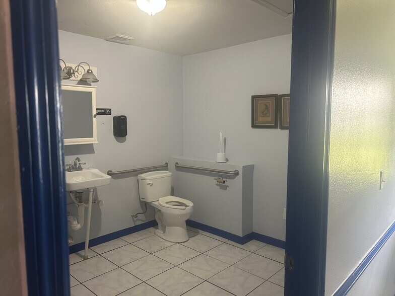 More Photos Of 413 Elm St, Welaka Freestanding For Sale