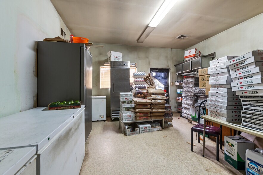 More Photos Of 399 Nottingham Rd, Nottingham General Retail For Sale