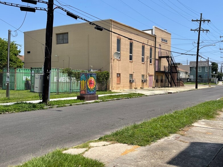 More Photos Of 2400 Delachaise St, New Orleans Specialty For Sale