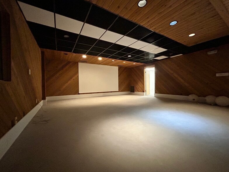 More Photos Of 2055 Liberty St, Hollywood Service For Sale