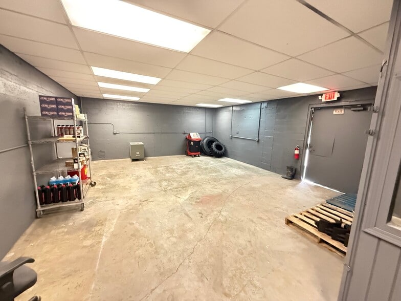 More Photos Of 14060 NW 19th Ave, Miami Manufacturing For Sale