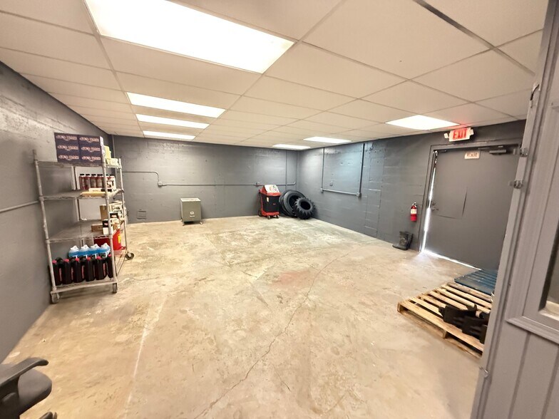 More Photos Of 14060 NW 19th Ave, Miami Manufacturing For Sale