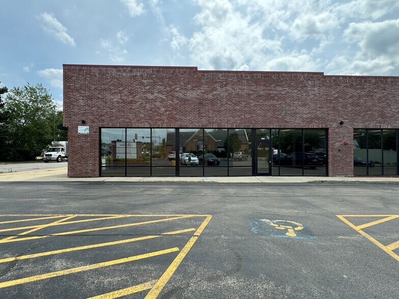 More Photos Of 827 N Washington St, Naperville Freestanding For Lease