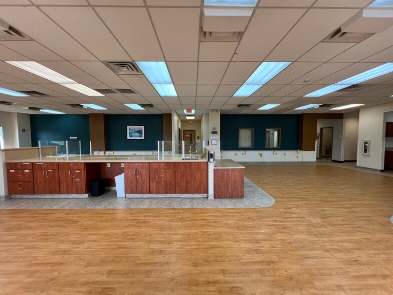 More Photos Of 923 S Broadway, Portland Medical For Sale