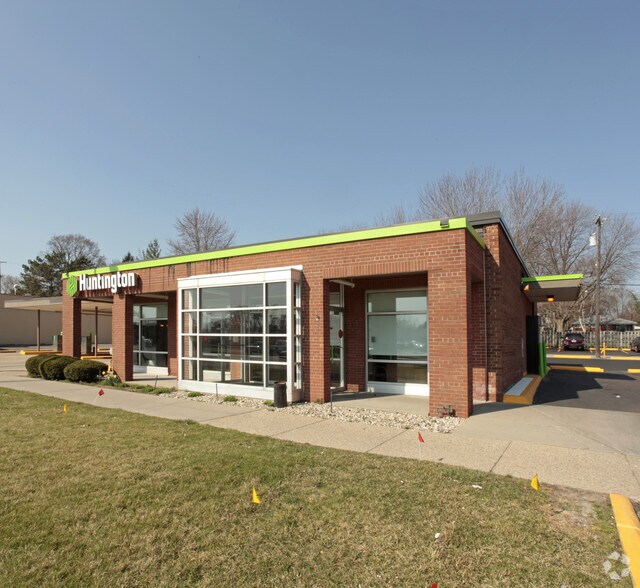 Primary Photo Of 1310 S Gratiot Ave, Mount Clemens Bank For Sale