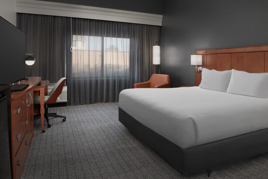 More Photos Of 905 E 23rd Pl, Panama City Hotel For Sale