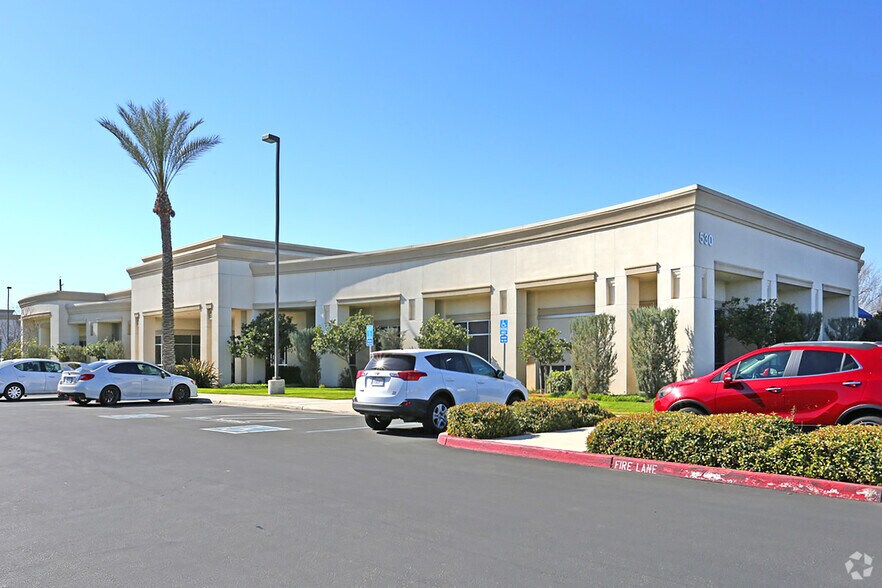 More Photos Of 530 E Herndon Ave, Fresno Office For Lease