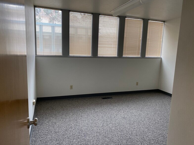 More Photos Of 9777 W Chinden Blvd, Garden City Office For Lease