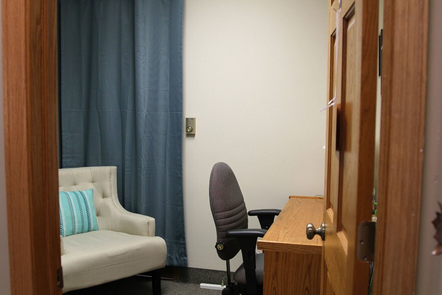 More Photos Of 1652 Greenview Dr SW, Rochester Office For Lease