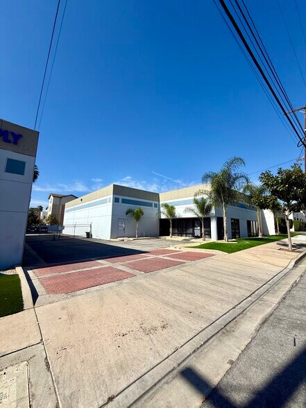 Primary Photo Of 2455 Lewis Ave, Signal Hill Warehouse For Sale