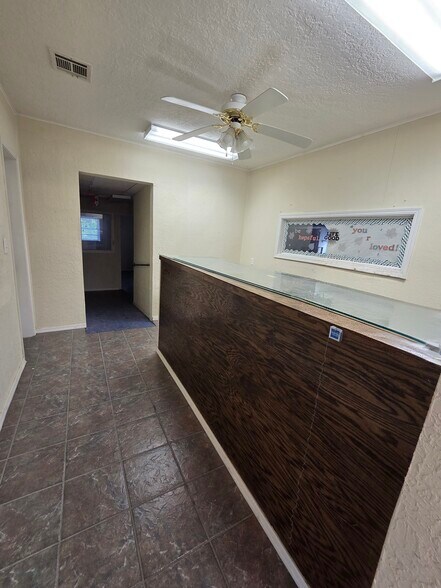 More Photos Of 1222 NW Cache Rd, Lawton Office For Lease
