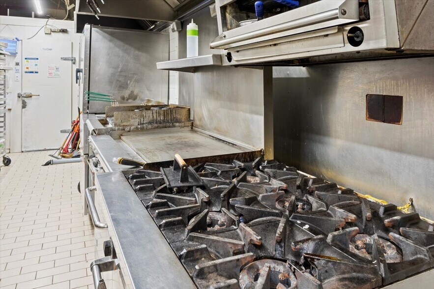 More Photos Of 21 Celina St, Oshawa Restaurant For Sale