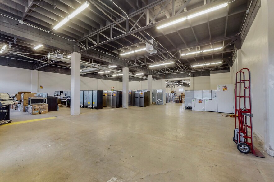 More Photos Of 5913-5915 Central Ave NE, Albuquerque Storefront For Lease