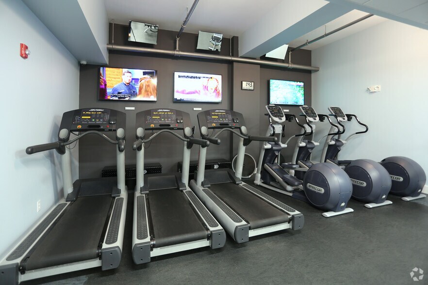 More Photos Of 101 S Elm St, Greensboro Office For Lease