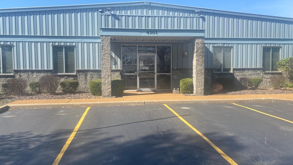 Primary Photo Of 4301 Bridgeton Industrial Dr, Bridgeton Flex For Lease
