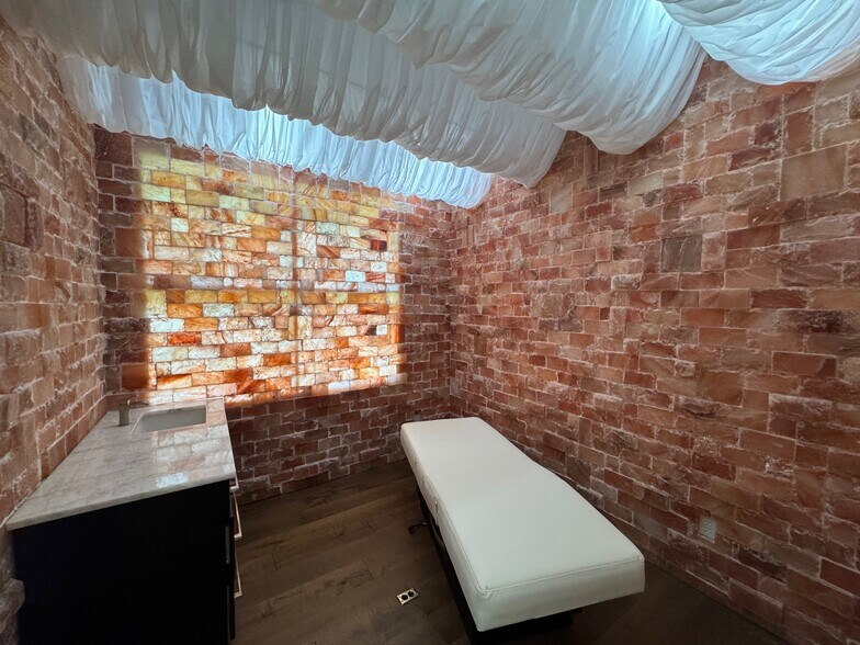 More Photos Of 5435 Park Central Ct, Naples Medical For Sale