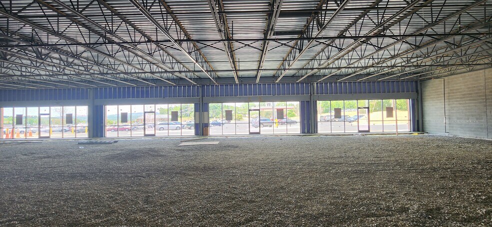 More Photos Of 1201 E Main St, Pulaski General Retail For Lease