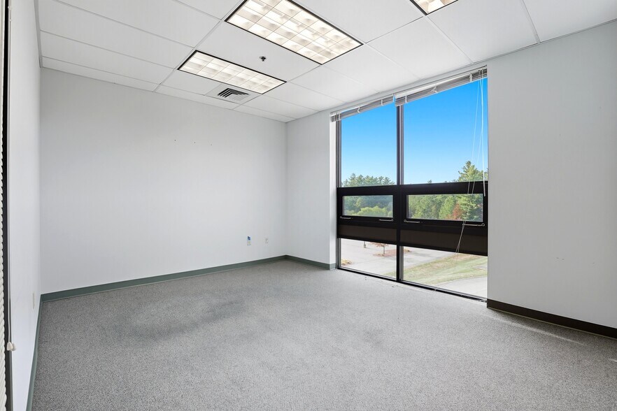 More Photos Of 25 Manchester St, Merrimack Loft Creative Space For Lease