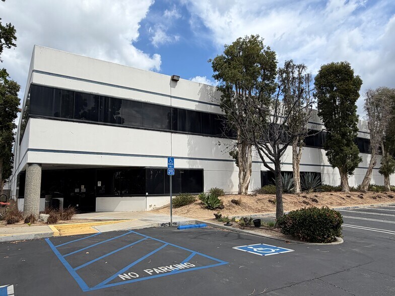 More Photos Of 1717 W Collins Ave, Orange Manufacturing For Lease