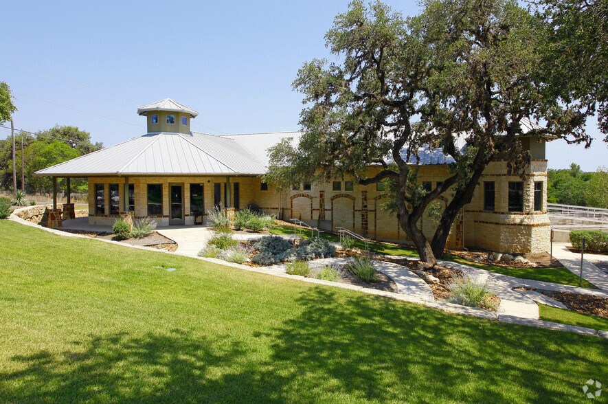 Primary Photo Of 415 S School St, Boerne Office For Lease