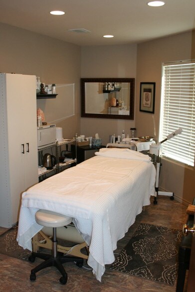 More Photos Of 1950 Keene Rd, Richland Freestanding For Lease