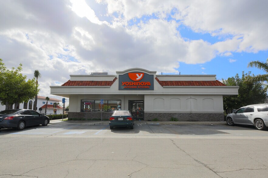 More Photos Of 317 San Fernando Mission Blvd, San Fernando Storefront For Lease