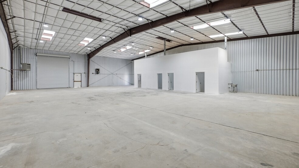 More Photos Of 9253 Cassia Rd, Adelanto Warehouse For Lease